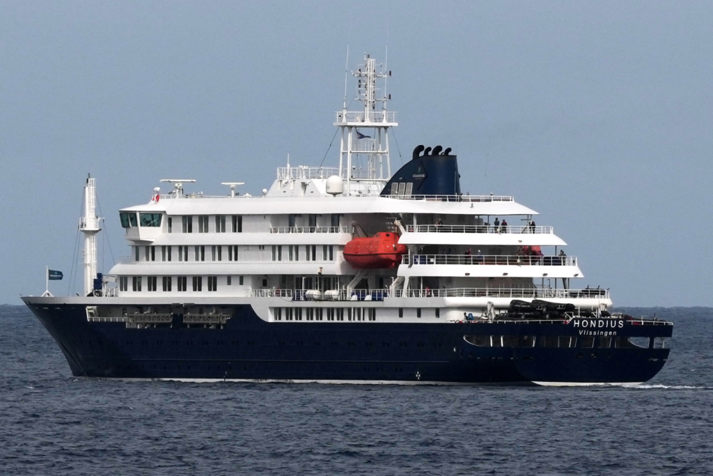 Alerta Máxima en Tenerife: La verdad tras el barco "apestado" que el Gobierno nos ha metido en casa