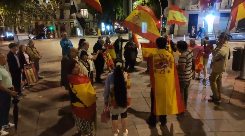 1.064 días sin faltar a la cita: Ferraz mantiene viva su protesta diaria